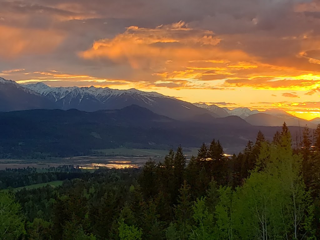 Valley Suds n Stays | PO 857, 7321 Copperhorn Drive, Radium Hot Springs, BC V0A 1M0, Canada | Phone: (250) 341-5753