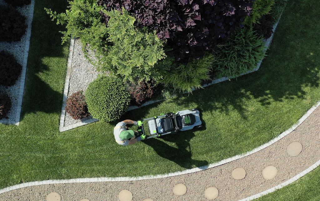 South Surrey Mowing | 2866 146 St, Surrey, BC V4P 0B1, Canada | Phone: (604) 337-1957