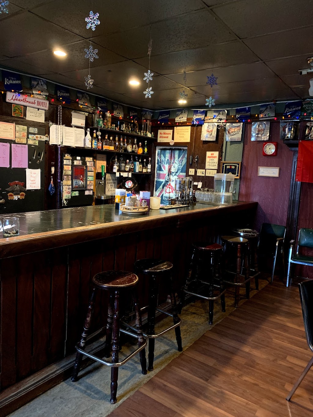 Elveras Bar And Hotel | 300 Albert St, Radisson, SK S0K 3L0, Canada | Phone: (306) 827-2150