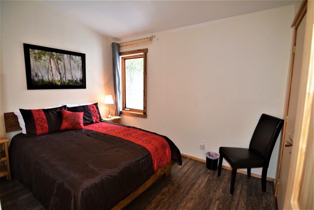 Chalet Spa La Hutte | 2208-B QC-125, Notre-Dame-de-la-Merci, QC J0T 2A0, Canada | Phone: (877) 560-8060