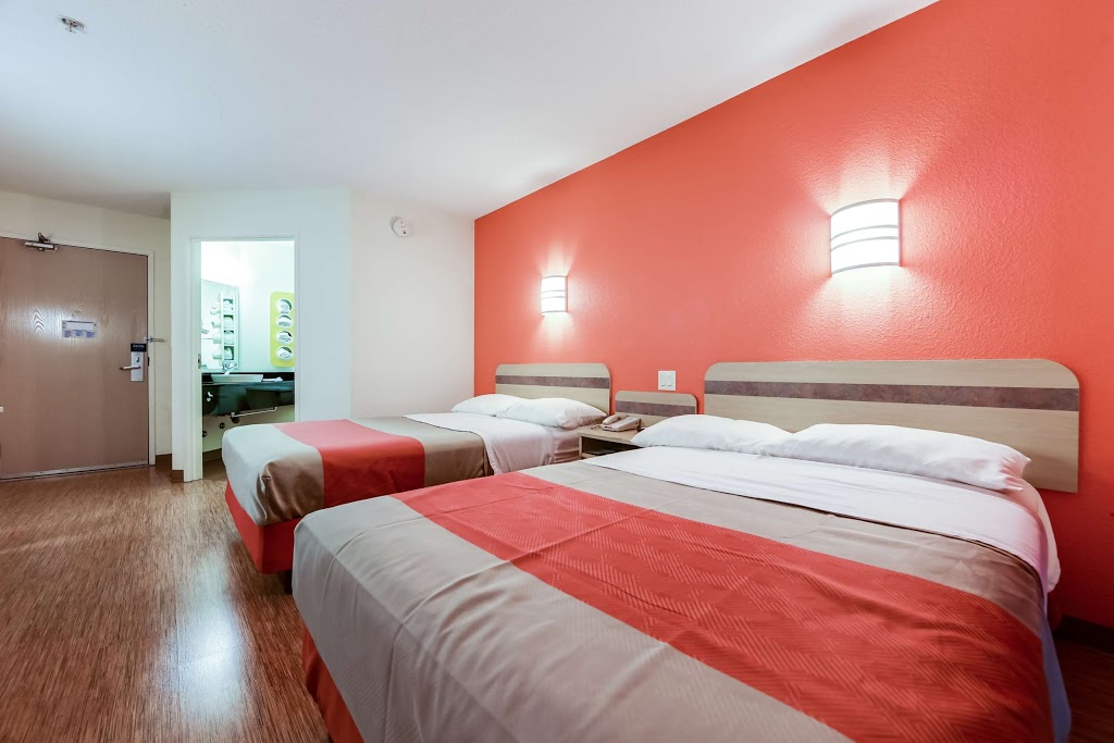 Motel 6 Toronto - Mississauga | 2935 Argentia Rd, Mississauga, ON L5N 8G6, Canada | Phone: (905) 814-1664