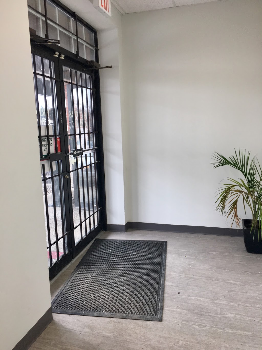 Eringate Walk-In Clinic | 120 Eringate Dr, Etobicoke, ON M9C 3Z8, Canada | Phone: (416) 620-0764