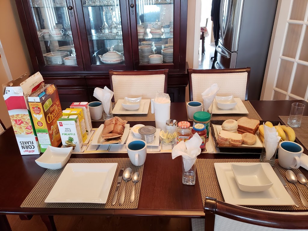 Homestay Chartwell | 64 Chartwell Ave, Nepean, ON K2G 6L7, Canada | Phone: (613) 219-1584