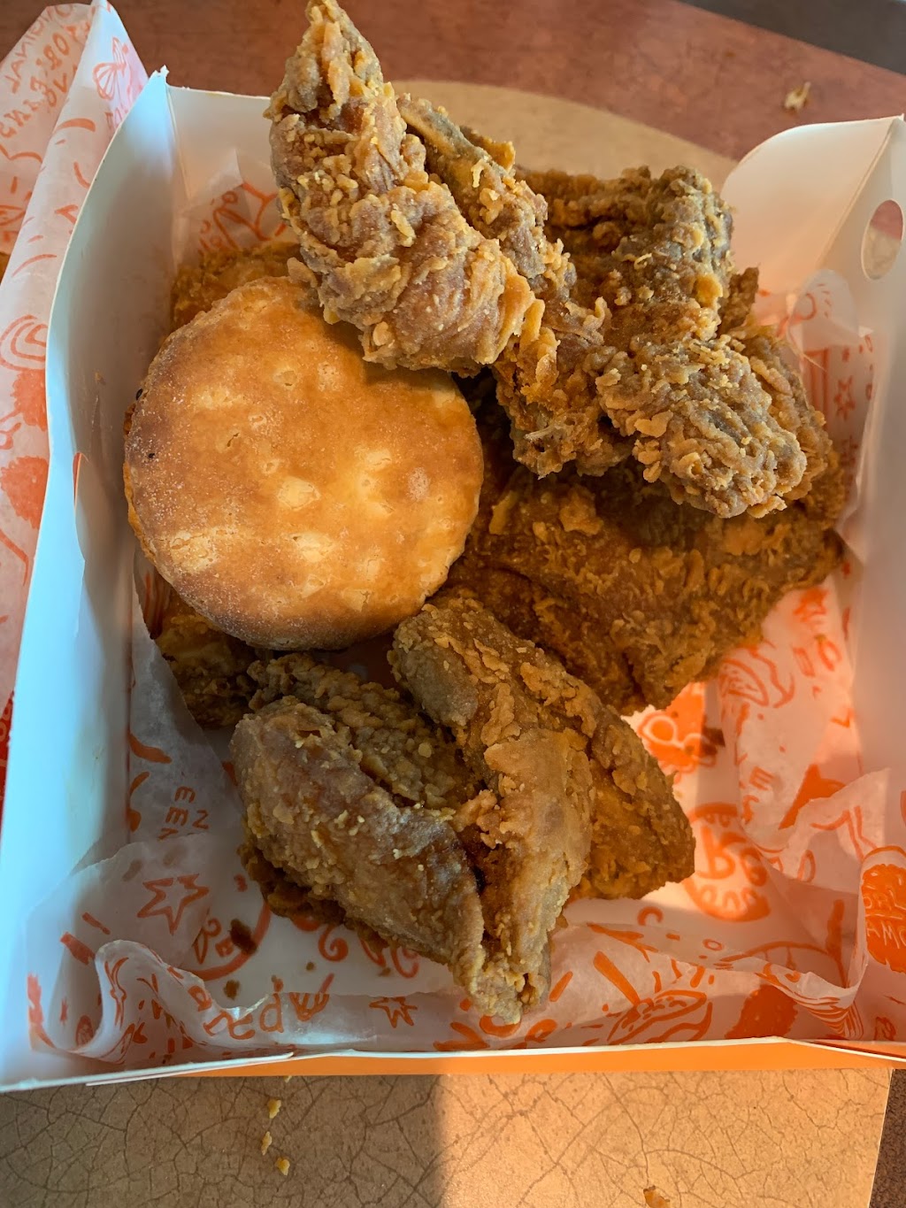 Popeyes Louisiana Kitchen | 240 Leighland Ave, Oakville, ON L6H 3H6, Canada | Phone: (905) 815-9666