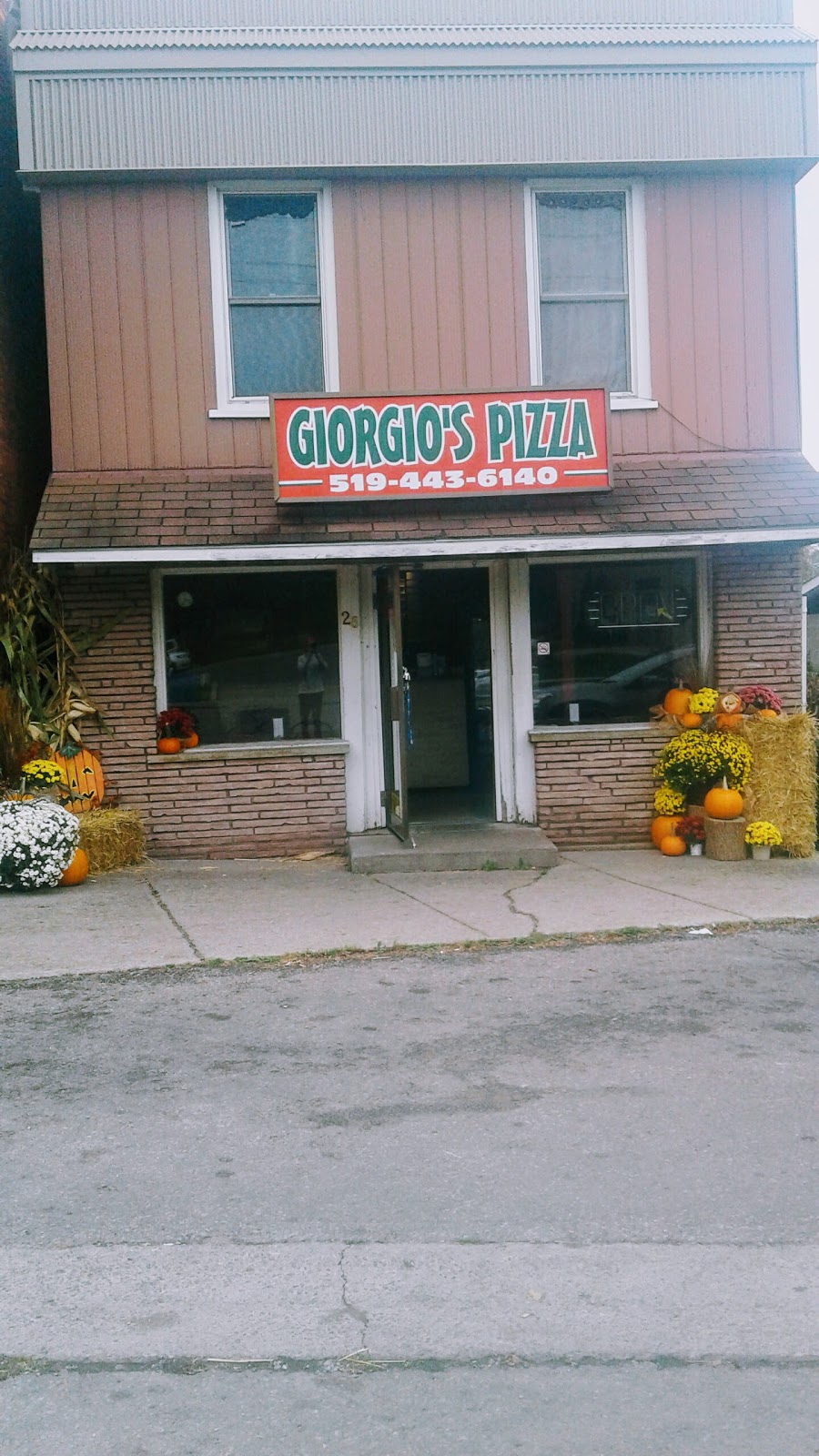 Giorgios Pizza | 28 Main St S, Waterford, ON N0E 1Y0, Canada | Phone: (519) 443-6140