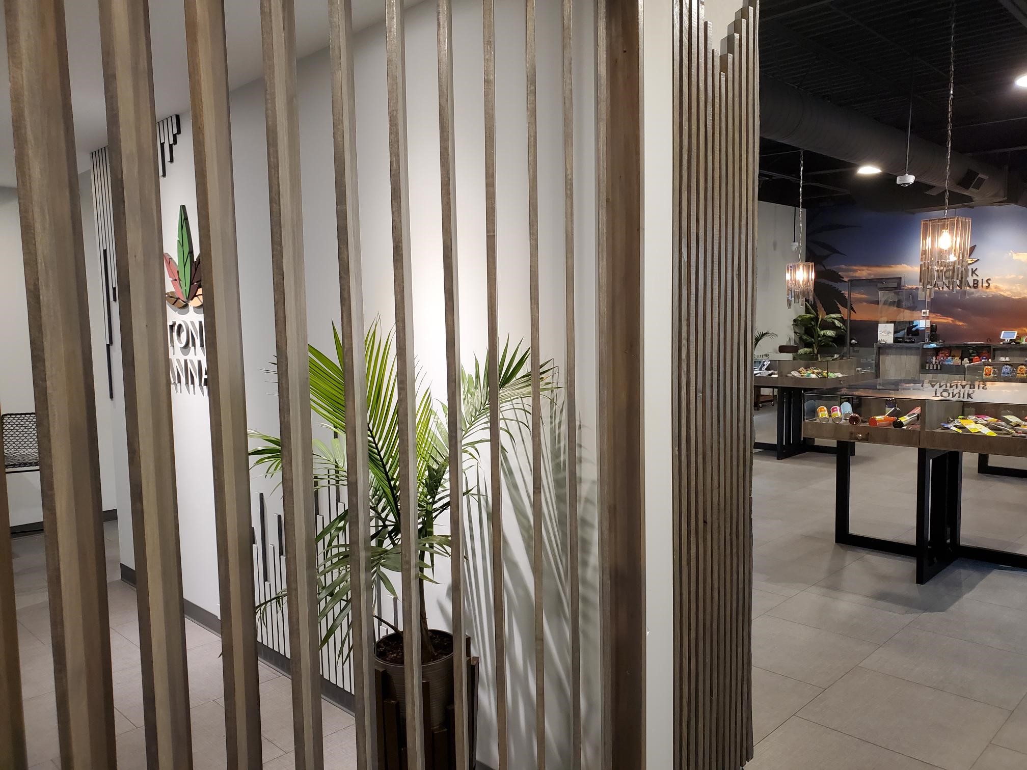 Tonik Cannabis | 560 West St Unit B, Brantford, ON N3R 6M7, Canada | Phone: (519) 304-5040
