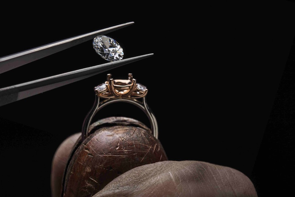 Sapphires Custom Jewellery by Thomas Steele | Fonthill Shopping Centre, 20 RR 20, Fonthill, ON L0S 1E0, Canada | Phone: (905) 892-3732