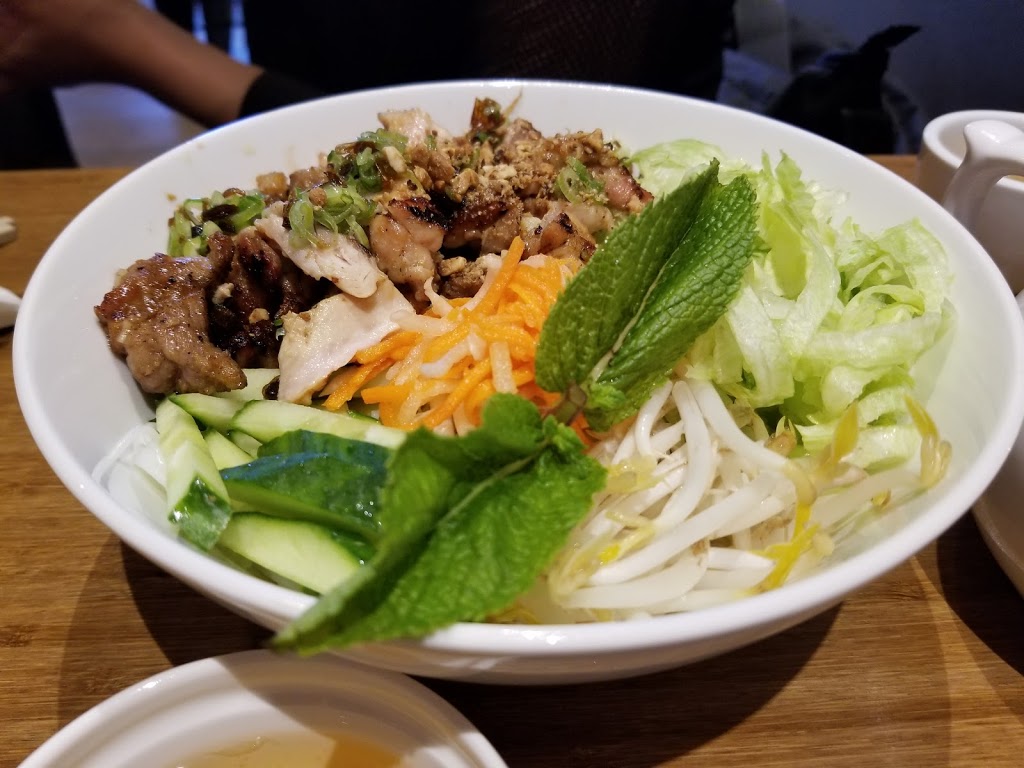 Pho Xin Chao | 7057 Yonge St, Thornhill, ON L3T 2A6, Canada | Phone: (905) 881-8826