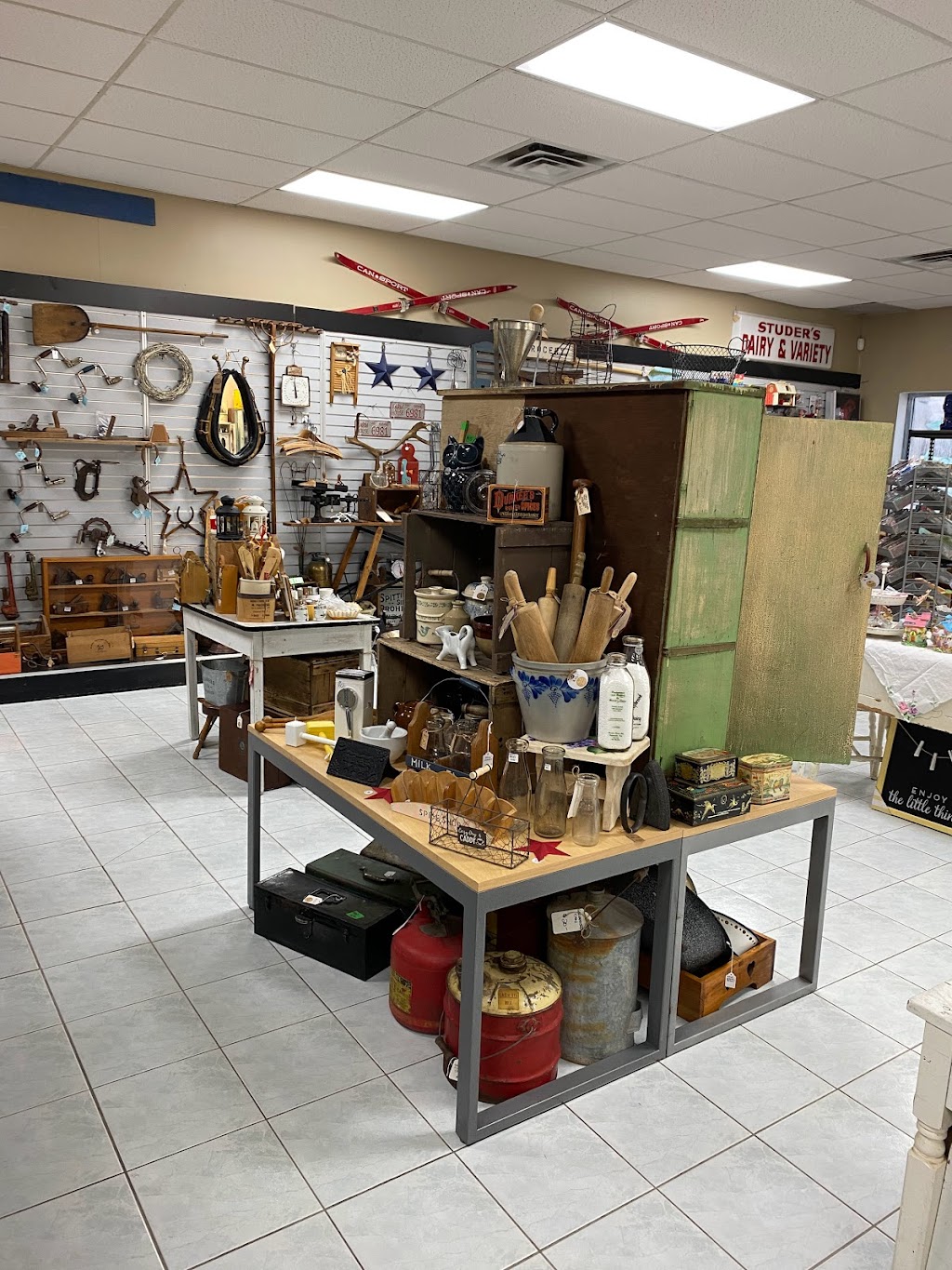 Pickin’ Through The Past | 4008 Dundas St, London, ON N5V 5C6, Canada | Phone: (226) 927-3878