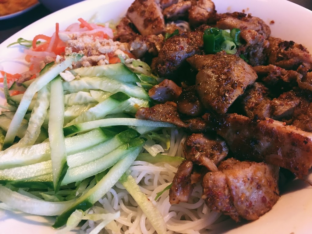 Pho Viet Nam 3969 | 3969 Montrose Rd, Niagara Falls, ON L2H 3A1, Canada | Phone: (905) 371-9999