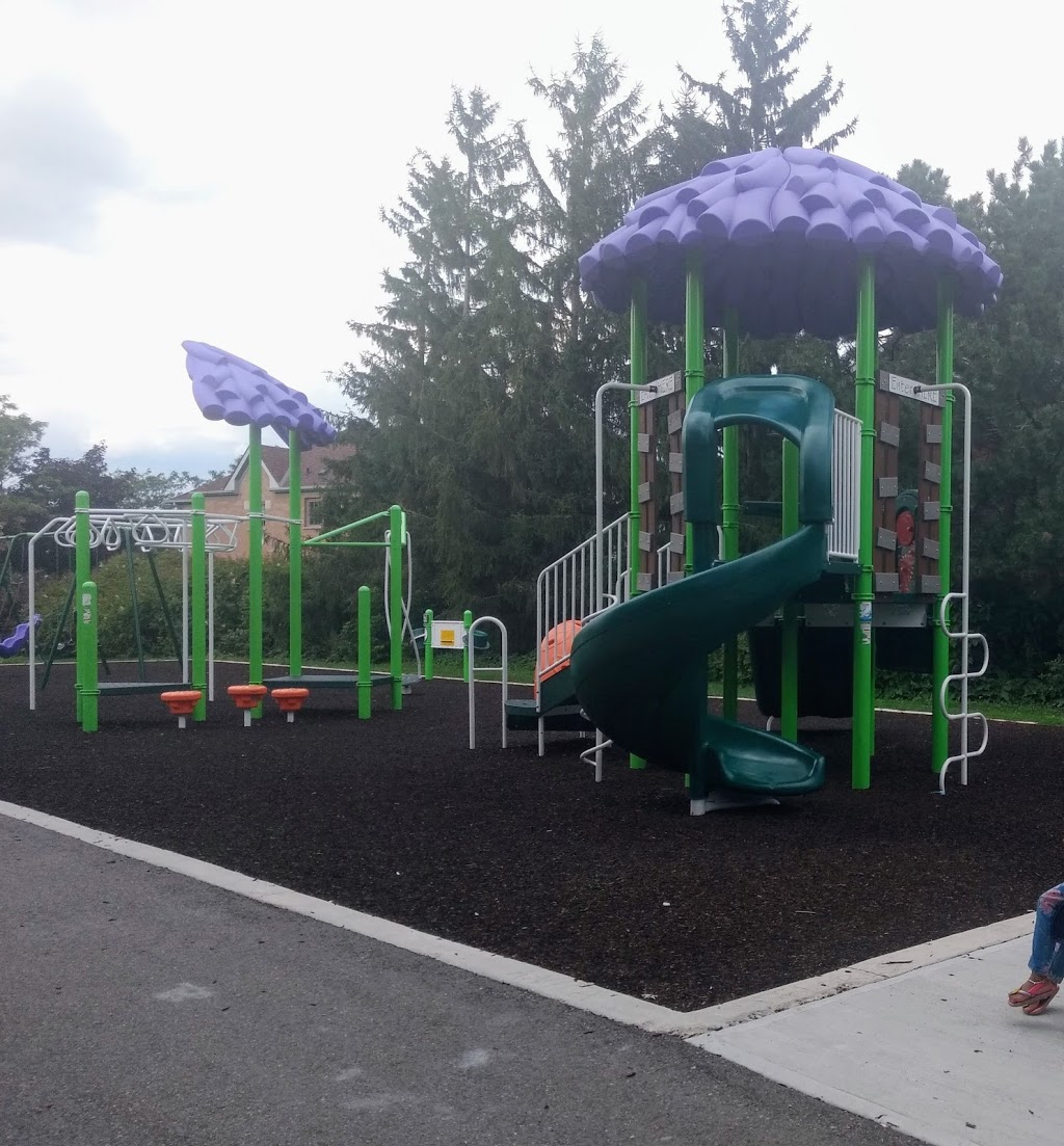 Clover Bloom Parkette | 128 Clover Bloom Rd, Brampton, ON L6R 1S6, Canada | Phone: (905) 874-2906