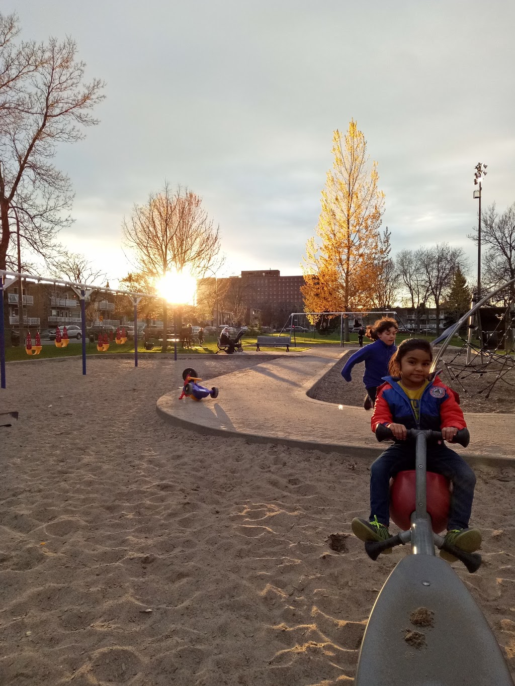 Louisbourg Park | Ahuntsic-Cartierville, Montreal, QC H4J, Canada