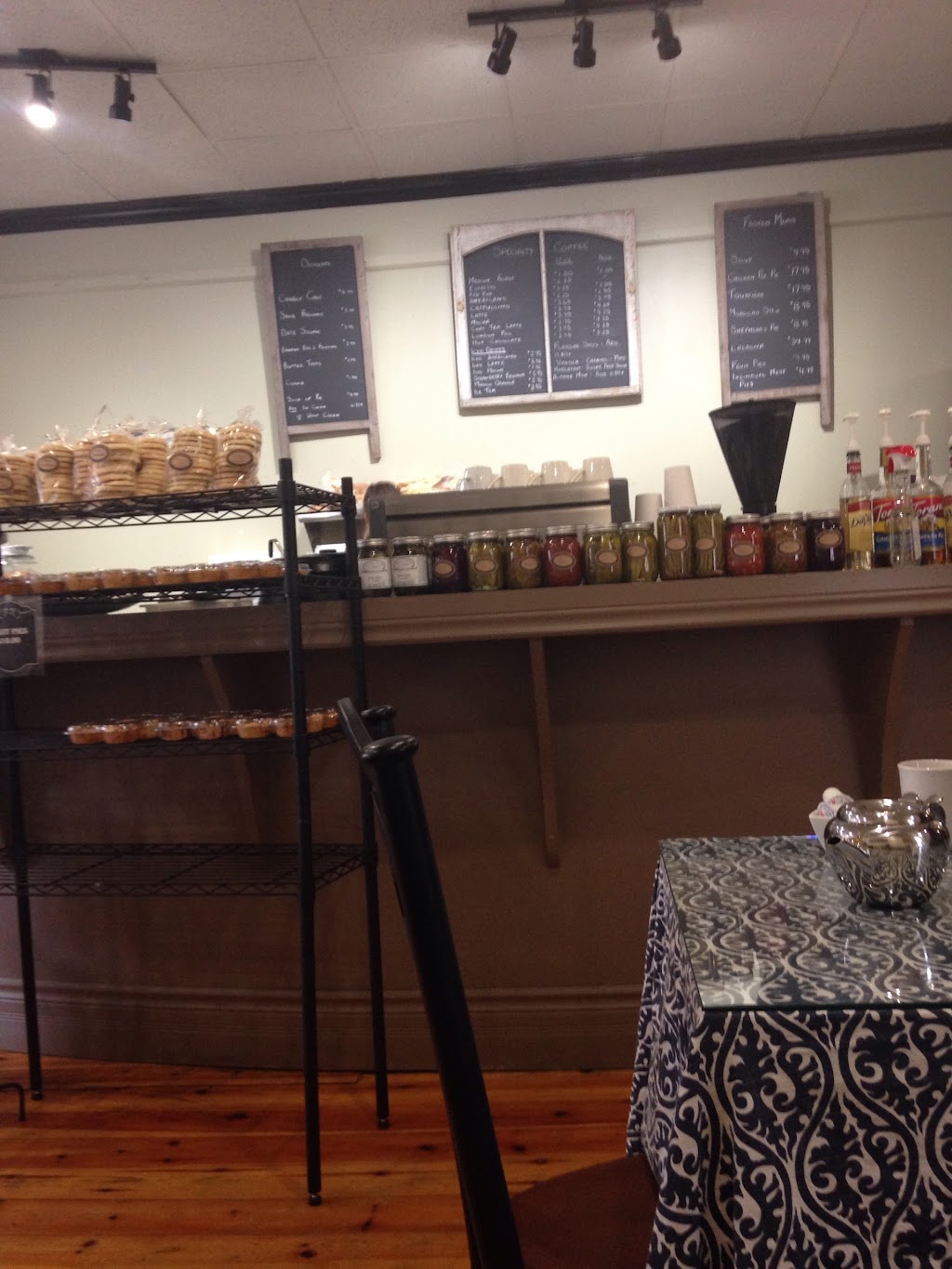 The Toasted Walnut | 7 King St E, Bowmanville, ON L1C 1N1, Canada | Phone: (905) 623-9090