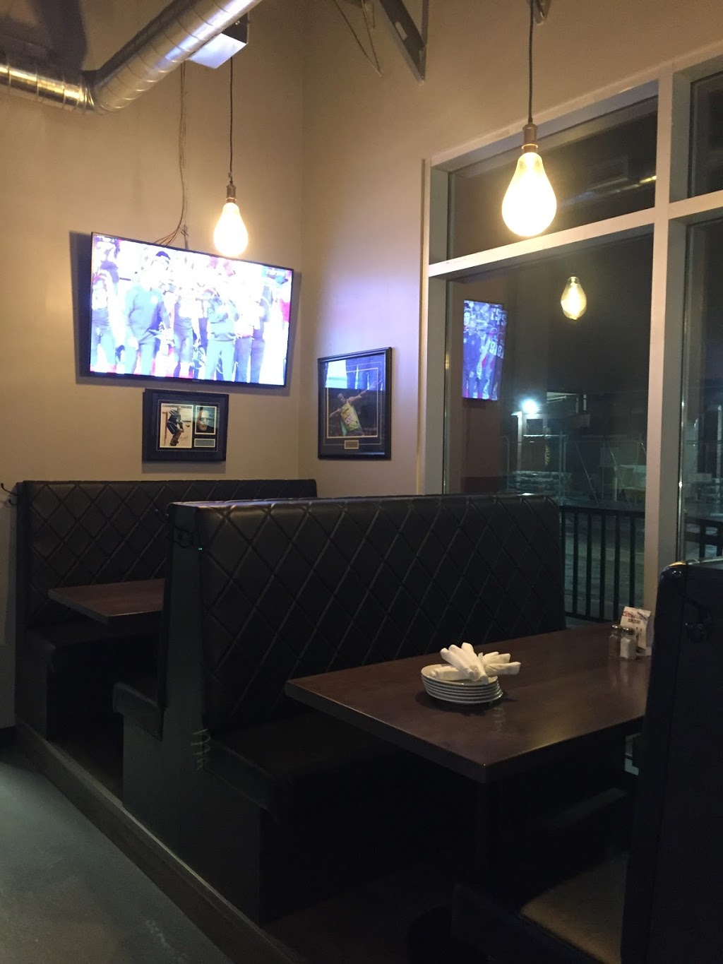 Wendel Clarks Classic Grill & Bar | 67 Simcoe St N, Oshawa, ON L1G 4S3, Canada | Phone: (905) 215-1046