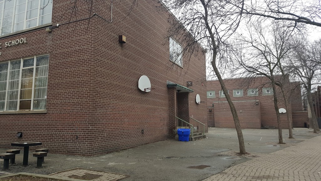 King Edward Junior and Senior Public School | 112 Lippincott St, Toronto, ON M5S 2P1, Canada | Phone: (416) 393-1320