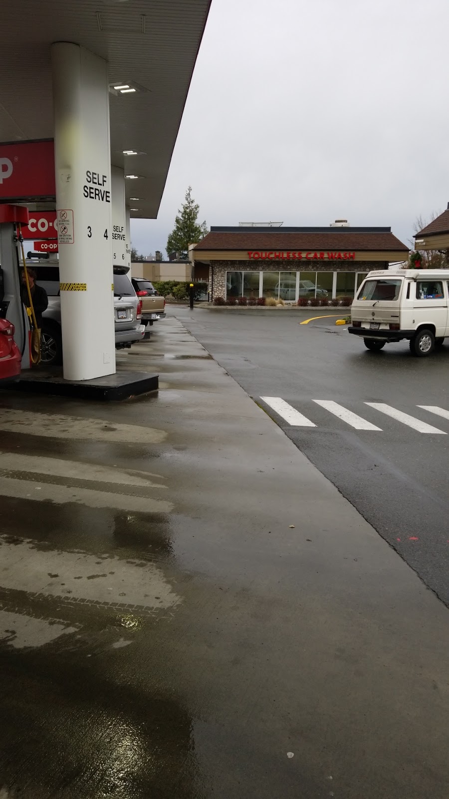Peninsula Co-op Gas & Convenience Centre | 6429 Patricia Bay Hwy, Victoria, BC V8Y 1T8, Canada | Phone: (250) 652-5545