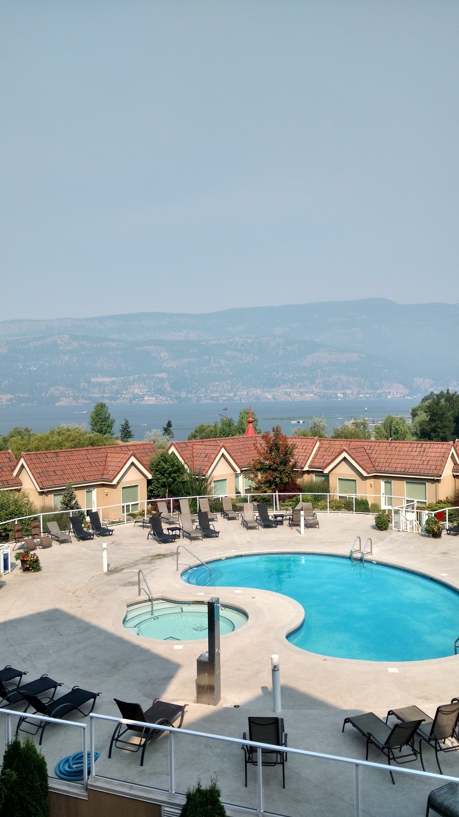 Discovery Bay | 1088 Sunset Dr, Kelowna, BC V1Y 9W1, Canada | Phone: (877) 218-4601