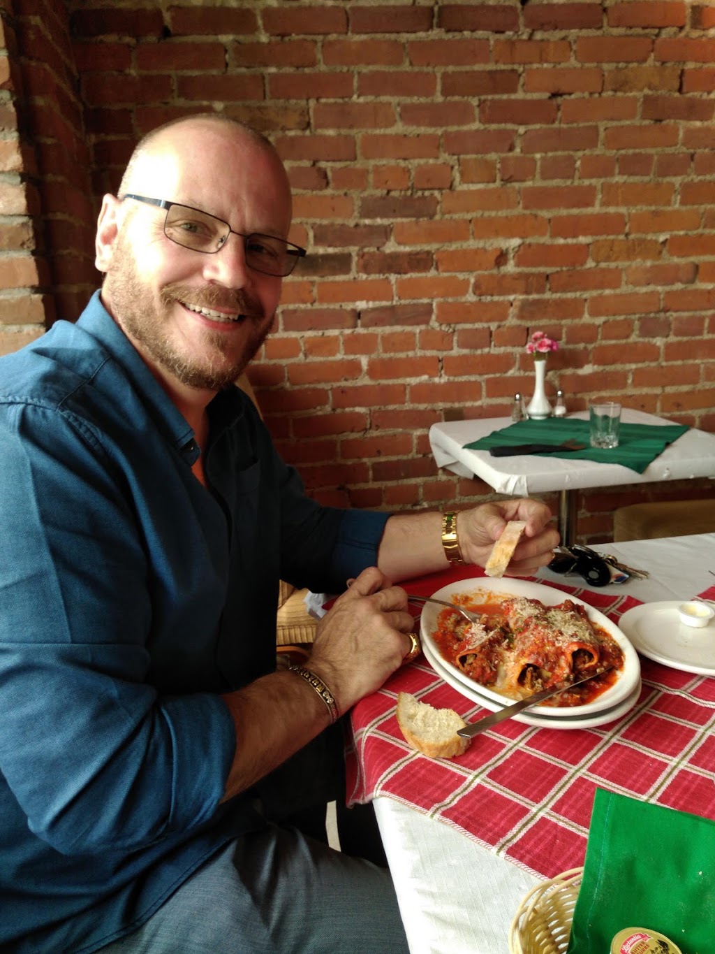 Sarpinos Pizzeria | 902 Esquimalt Rd, Victoria, BC V9A 3M6, Canada | Phone: (250) 382-2500