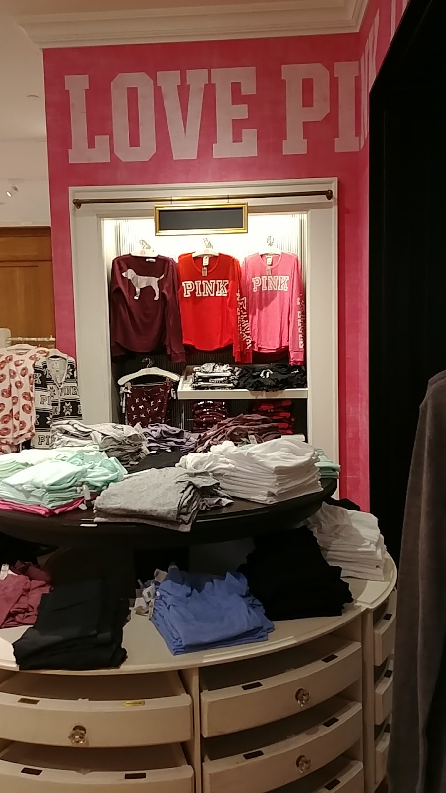 Victorias Secret & PINK | 509 Bayfield St, Barrie, ON L4M 4Z8, Canada | Phone: (705) 734-3751