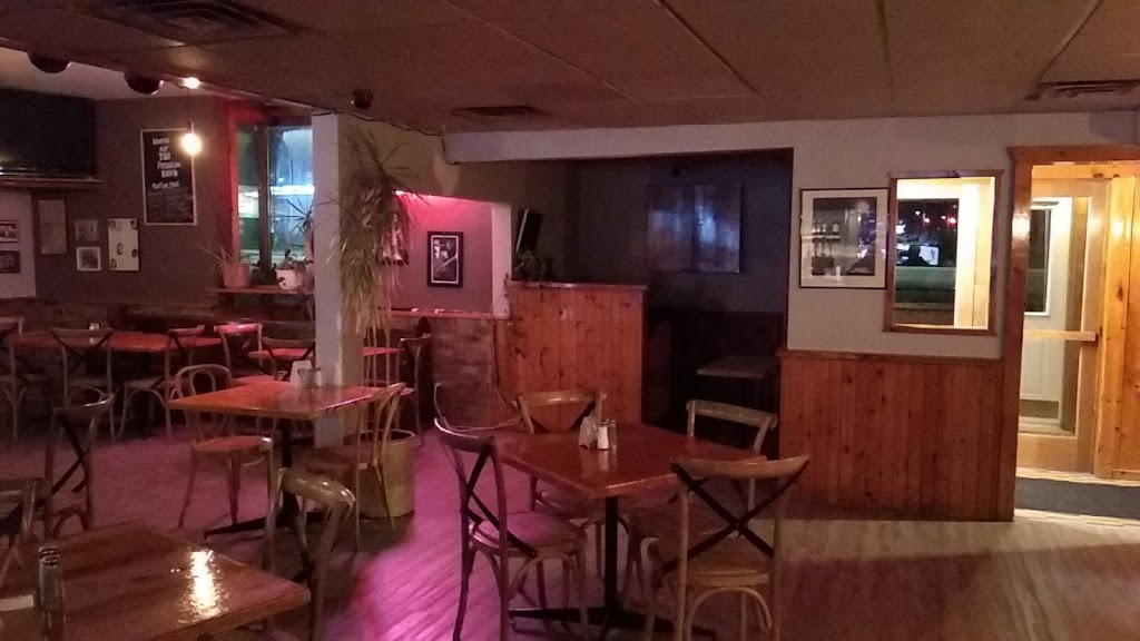 Beacon Restaurant | 146 45th St N, Wasaga Beach, ON L9Z 1Z2, Canada | Phone: (705) 429-4433
