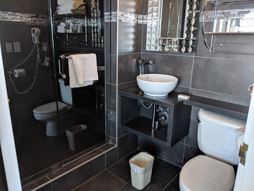 The Tower Hotel | 6732 Fallsview Blvd, Niagara Falls, ON L2G 3W6, Canada | Phone: (866) 325-5784