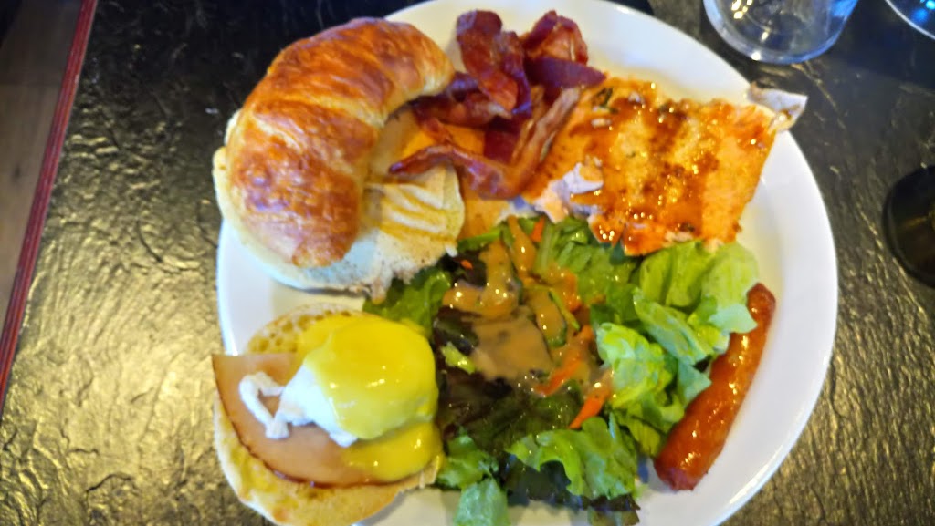 Midtown Gastro Hub | 1535 Yonge St, Toronto, ON M4T 1Z2, Canada | Phone: (416) 967-3400