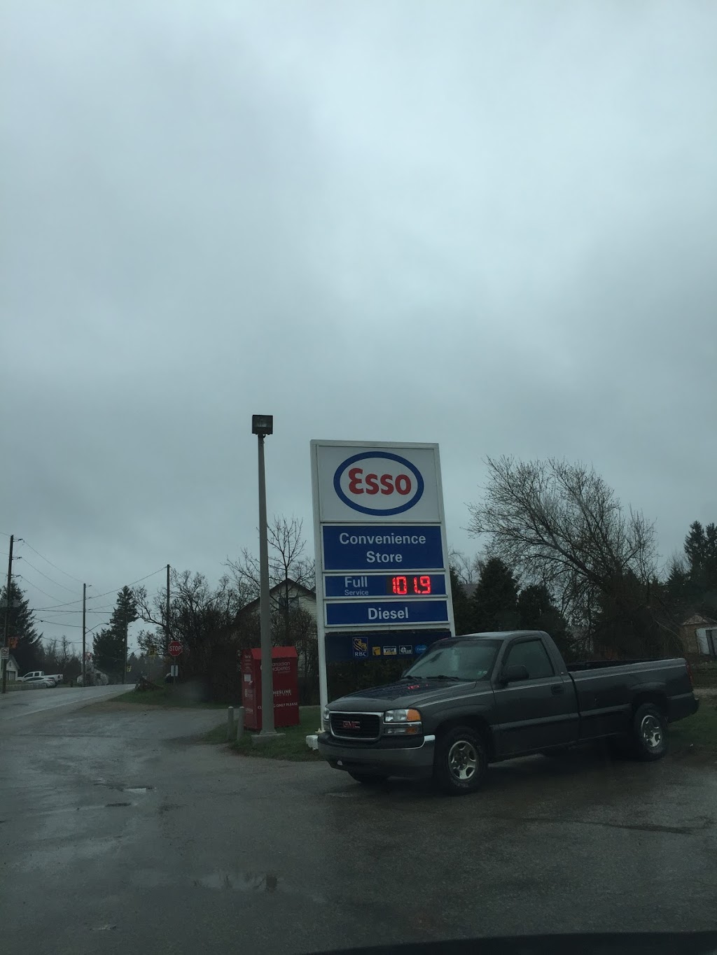 Esso | 25 Main St, Hillsburgh, ON N0B 1Z0, Canada | Phone: (519) 855-4225