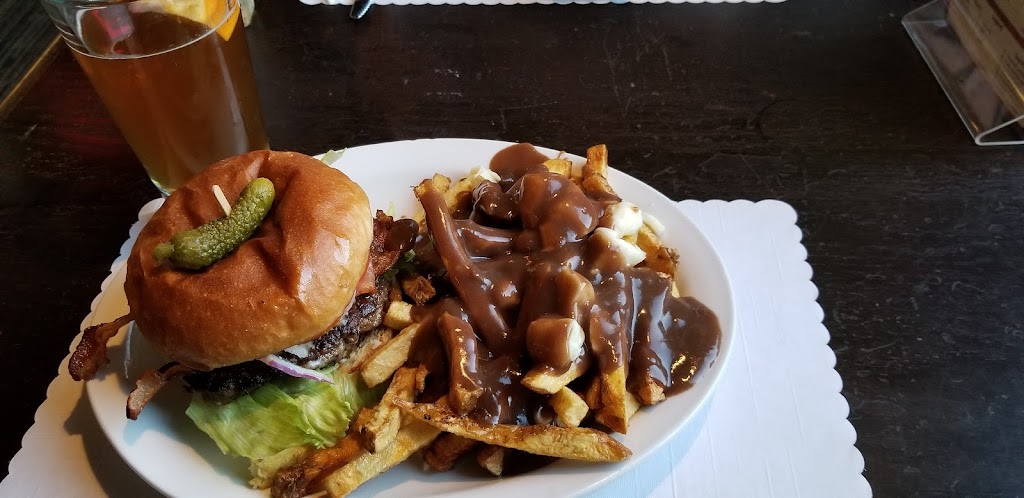 LAncienne Banque - Restaurant & Brewpub | 76 Rue Saint-Jacques, Chapeau, QC J0X 1M0, Canada | Phone: (819) 689-2265