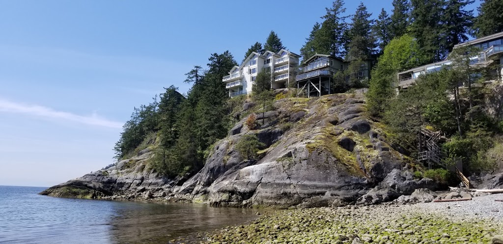 Eagles Perch Bed & Breakfast | 286 Arbutus Reach, Gibsons, BC V0N 1V8, Canada | Phone: (909) 859-4757