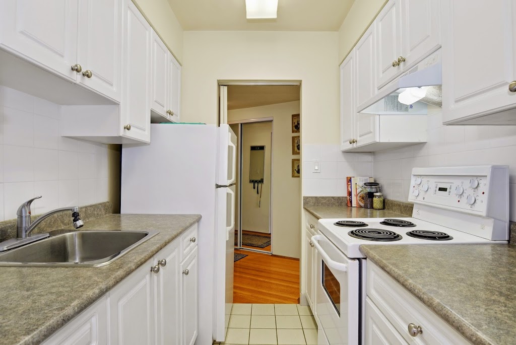 The Iona Rental Apartments | 1370 Clyde Ave, West Vancouver, BC V7T 1E7, Canada | Phone: (604) 922-4724