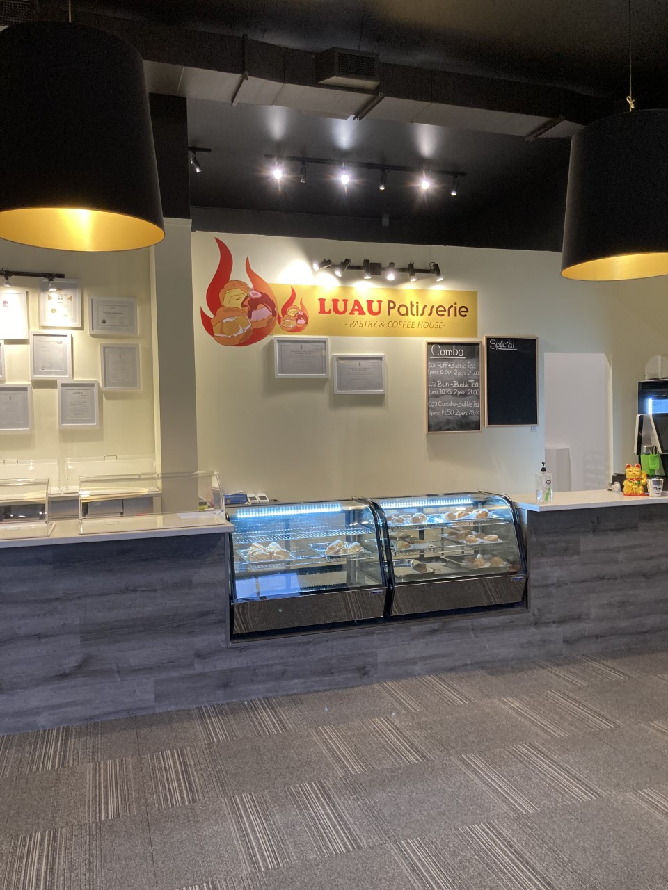Luau Pâtisserie | 802 Bd de Sainte-Adèle, Sainte-Adèle, QC J8B 2N1, Canada | Phone: (450) 745-4828