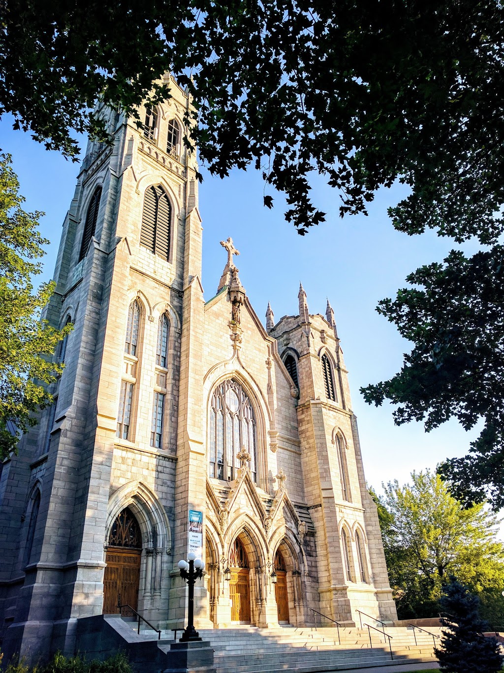 Paroisse Saint-Viateur-dOutremont | 1175 Avenue Laurier O, Outremont, QC H2V 3R5, Canada | Phone: (514) 495-2773