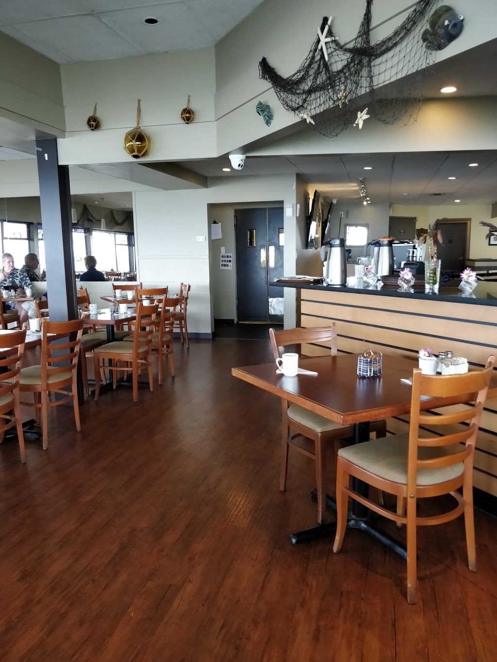 The Driftwood Inn | 5454 Trail Ave, Sechelt, BC V0N 3A0, Canada | Phone: (604) 885-5811
