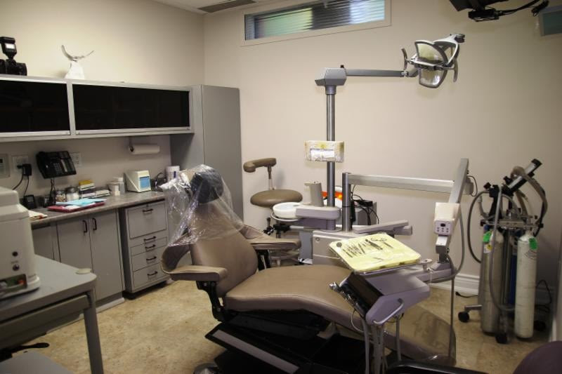 Eglinton West Dental Centre, Dr. Jeff Solomon | 1114 Eglinton Ave W, Toronto, ON M6C 2E2, Canada | Phone: (647) 367-9663