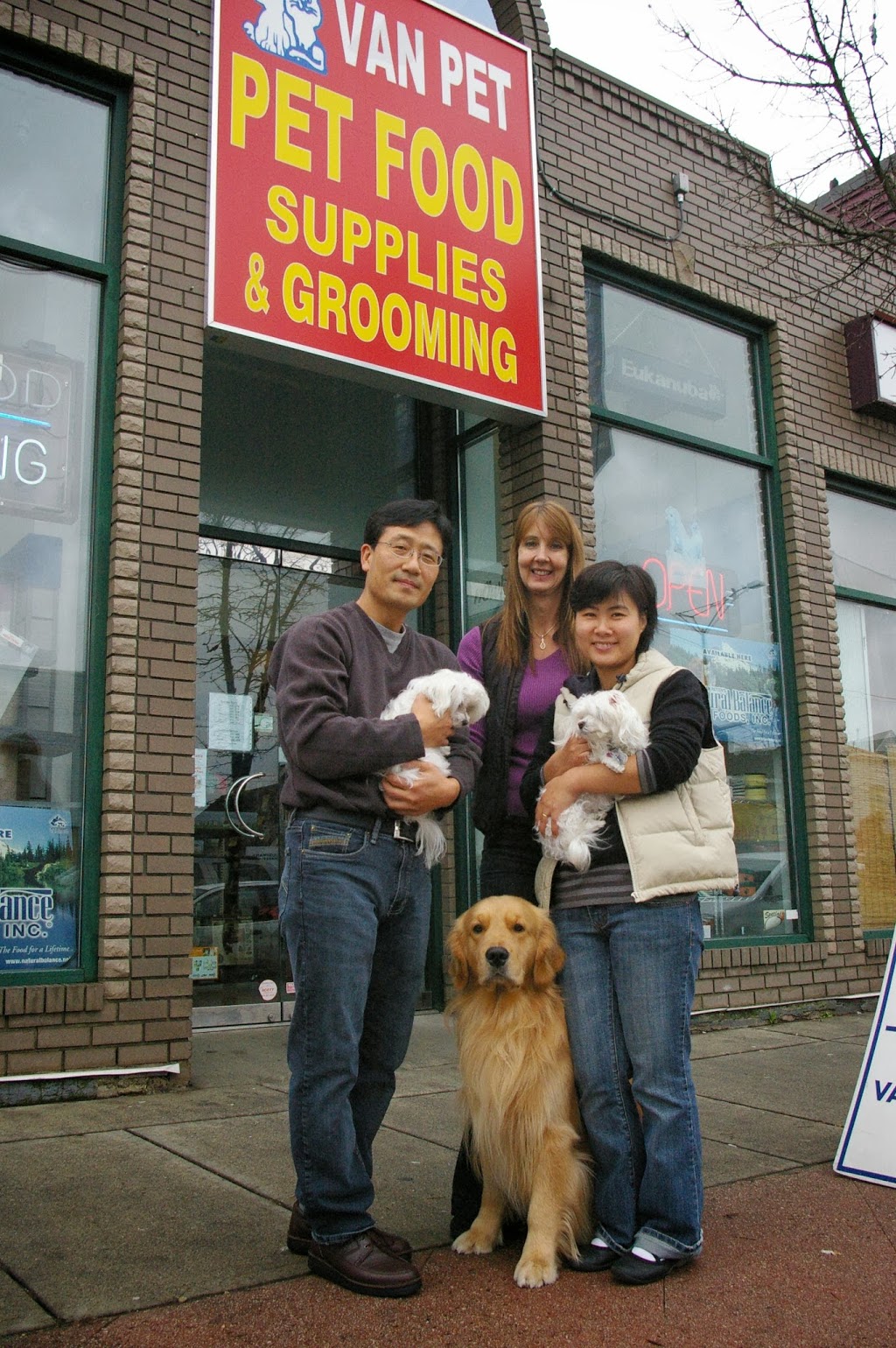 Van Pet Food, Supplies and Grooming - Burnaby | 4111 Hastings St, Burnaby, BC V5C 2J3, Canada | Phone: (604) 294-8933