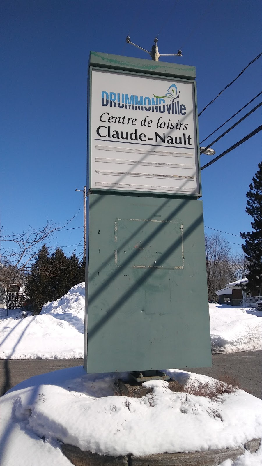 Centre Communautaire de Loisirs Claude-Nault | 4677 Rue Traversy, Saint-Nicéphore, QC J2A 2G2, Canada | Phone: (819) 479-8686