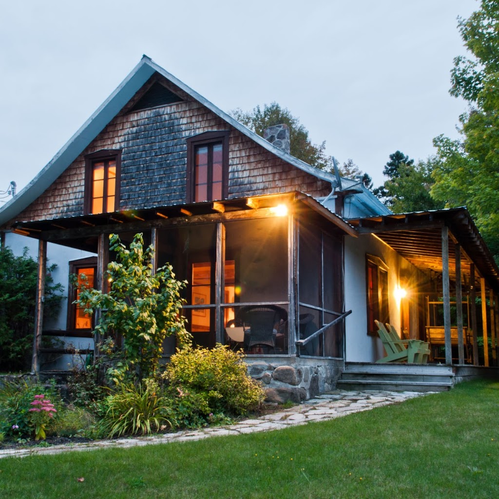 CEDAR CREEK, PETIT TRAIN DU NORD, LAURENTIANS | 1735 Chemin de la Gare, Val-Morin, QC J0T 2R0, Canada | Phone: (819) 324-9663