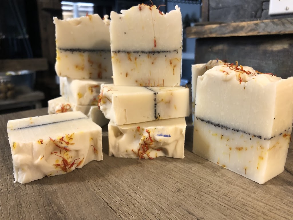 L’atelier de lili | 376 Chemin des Patriotes, Saint-Mathias-sur-Richelieu, QC J3L 6B5, Canada | Phone: (514) 292-9981