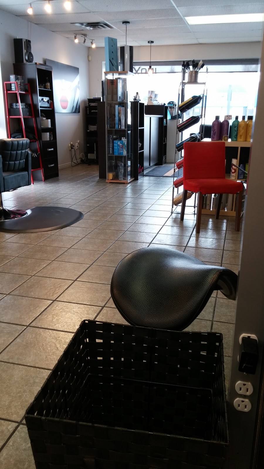 Inox Coiffure | 693 Rue Saint-Jacques, Saint-Jean-sur-Richelieu, QC J3B 2M9, Canada | Phone: (450) 515-6444