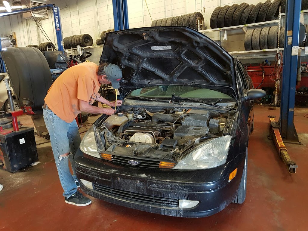 Simpson Auto Glass | 122 Adelaide St S, Lindsay, ON K9V 3K4, Canada | Phone: (705) 934-8179