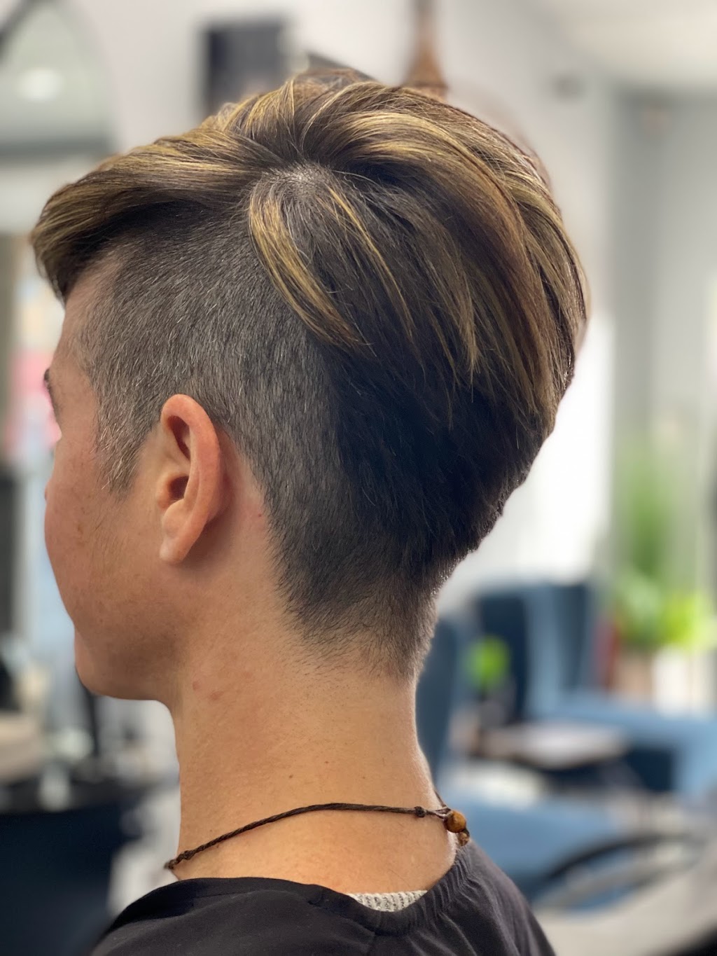 Che Hair salon | 2900 Gibford Dr unit 113, Ottawa, ON K1V 2R4, Canada | Phone: (613) 737-3872