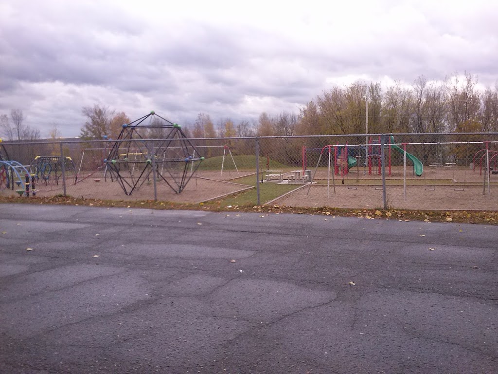 École Saint-Coeur-De-Marie | 1352 Rue Sainte Marie, Tingwick, QC J0A 1L0, Canada | Phone: (819) 359-2313