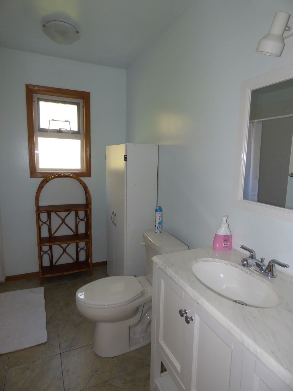 Crown House Bed & Breakfast | 207 N Shore Rd, Lake Cowichan, BC V0R 2G0, Canada | Phone: (250) 749-1016