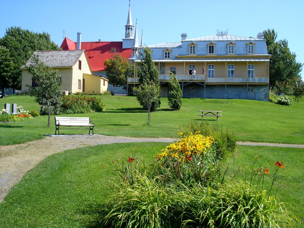 THE HOUSE OF OUR ANCESTORS | 2485 Chemin Royal, Sainte-Famille, QC G0A 3P0, Canada | Phone: (418) 829-0330