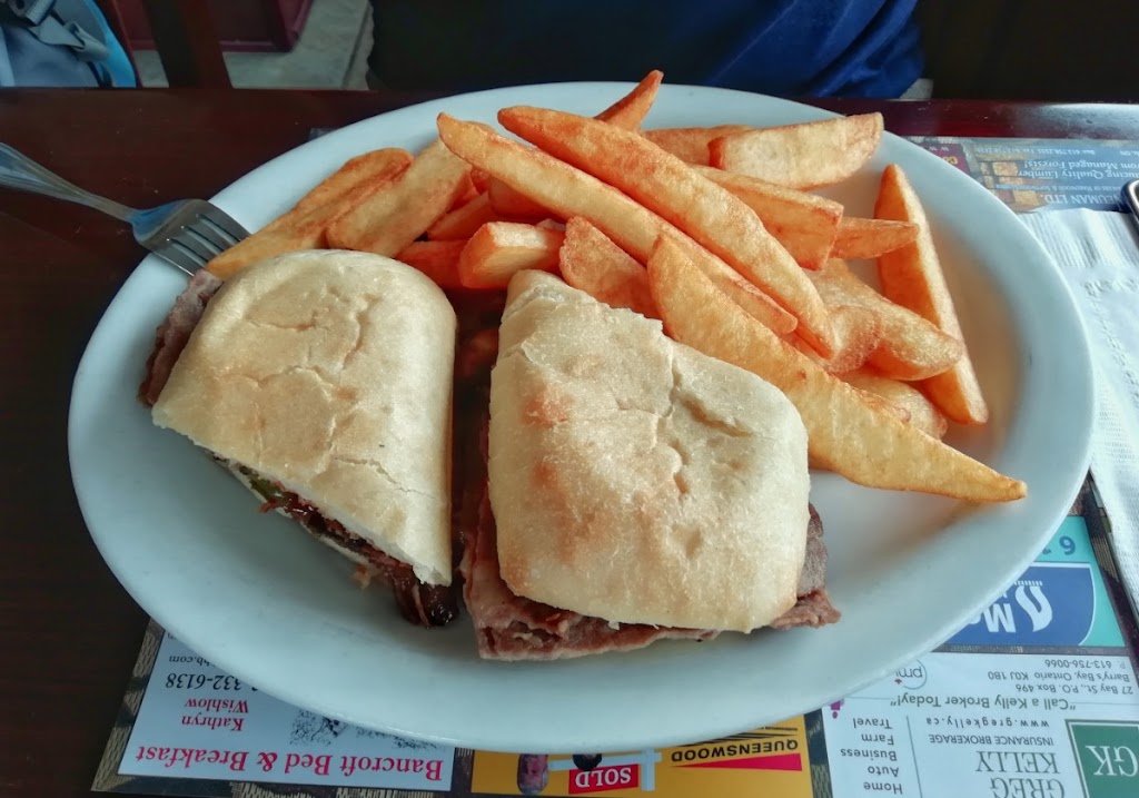 Vitos Pizzeria | 19587 Opeongo Line, Barrys Bay, ON K0J 1B0, Canada | Phone: (613) 756-5252