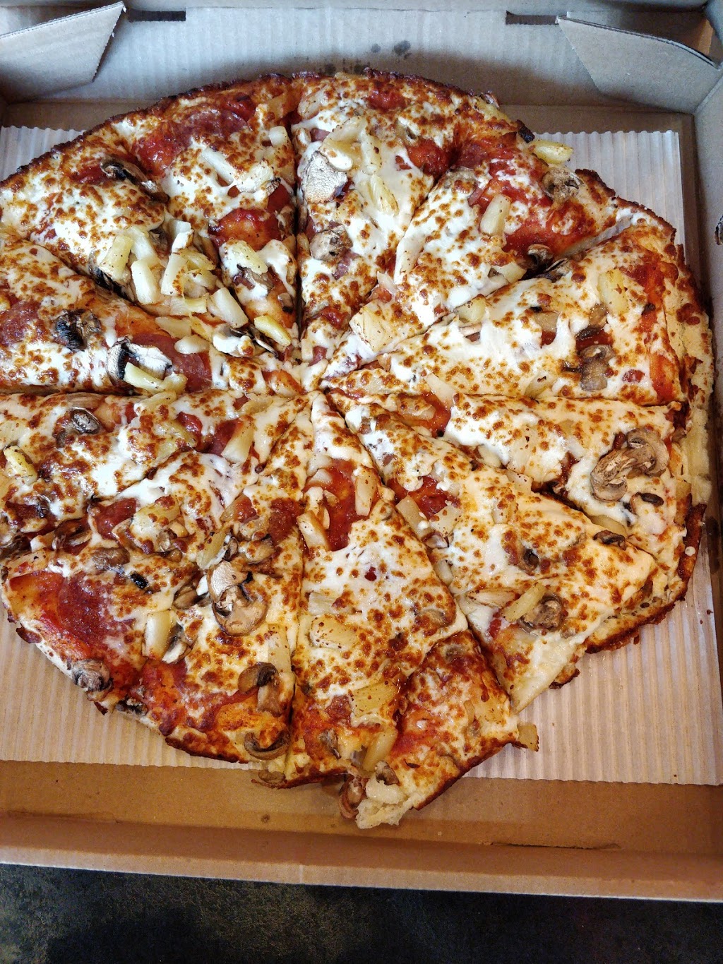 Pizza Hut | 1062 17 Ave SW, Calgary, AB T2T 0A5, Canada | Phone: (403) 310-1010
