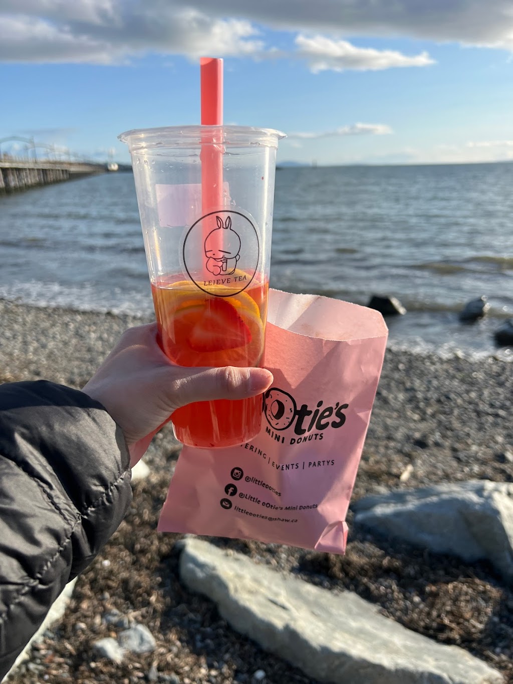 Little oOties Mini Donuts | 14995 Marine Dr, White Rock, BC V4B 1C3, Canada | Phone: (604) 812-1632