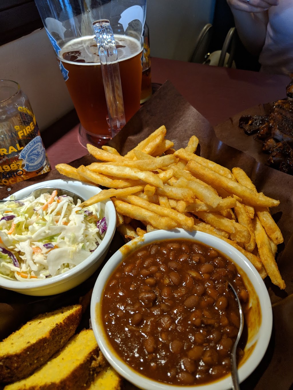Big Bone BBQ and Wicked Wings | 190 Minets Point Rd, Barrie, ON L4N 4C3, Canada | Phone: (705) 733-2663