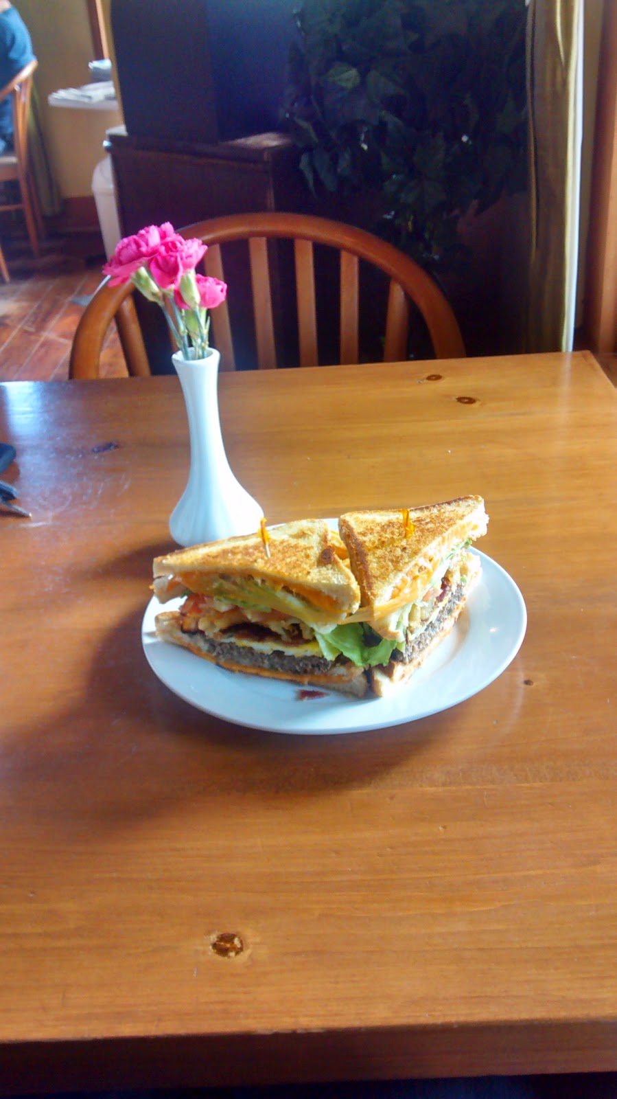 Crescent Beach Bistro | 12251 Beecher St, Surrey, BC V4A 3A4, Canada | Phone: (604) 531-1882