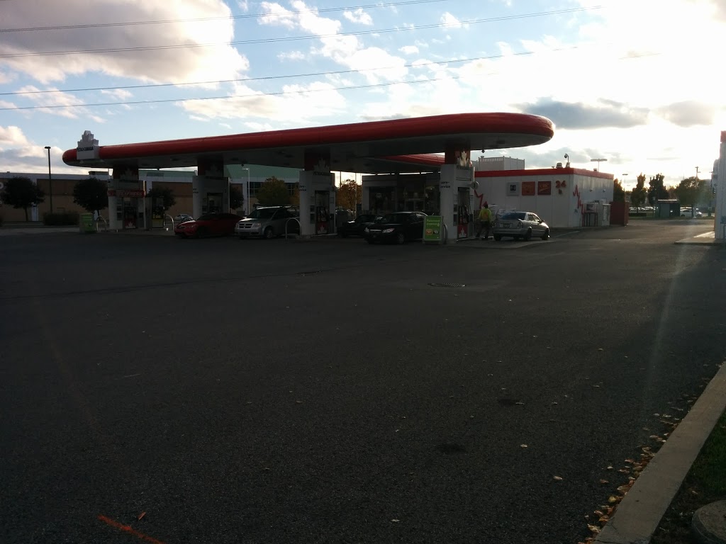 Petro-Canada | 744 Boulevard Saint-Joseph, Gatineau, QC J8Y 4A8, Canada | Phone: (819) 777-7697